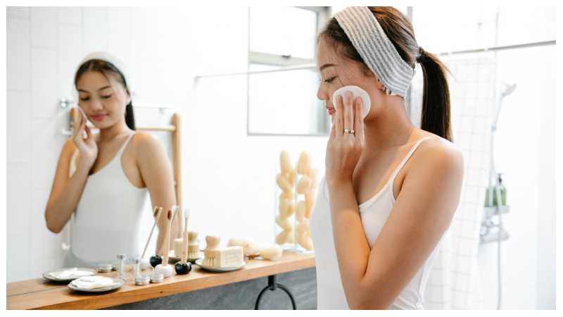 6 Everyday Habits That Quietly Damage Your Skin